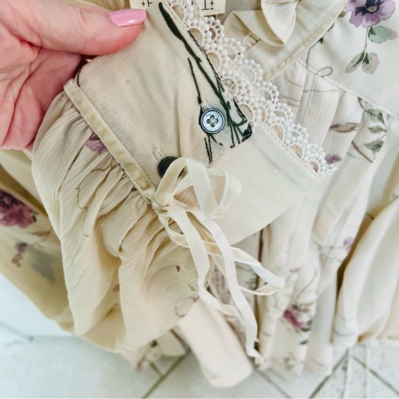 NWT Torrid Festi Ivory Floral Pleated Ruffle Neck Ribbon Accent Romantic Blouse - Picture 5 of 12